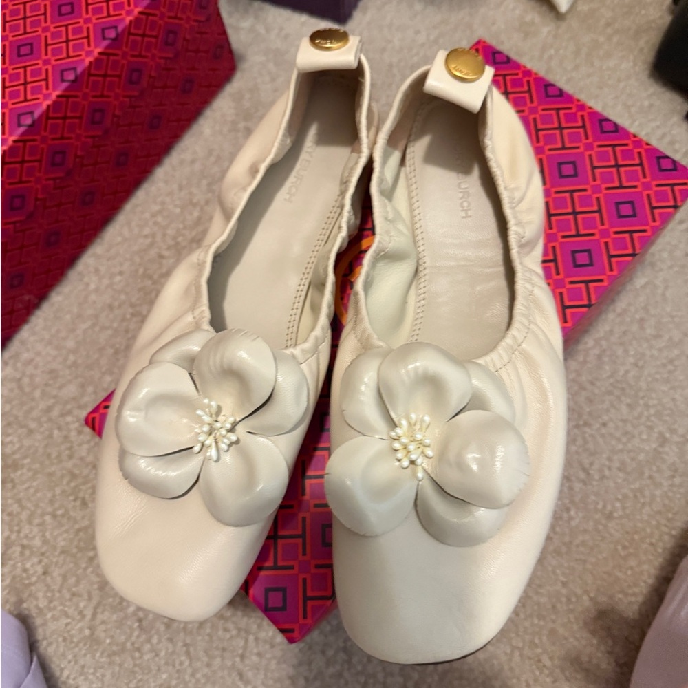 Tory Burch Ivory Flower Scrunch Ballet Flats
